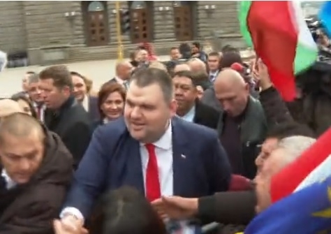 ДПС Ново начало напуснаха пленарната зала по време на речта на