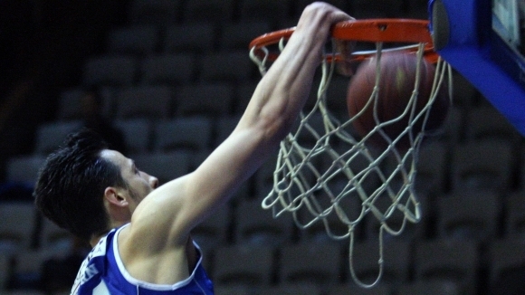 Американски баскетболист се оказа бременен или поне на хартия Куриозът