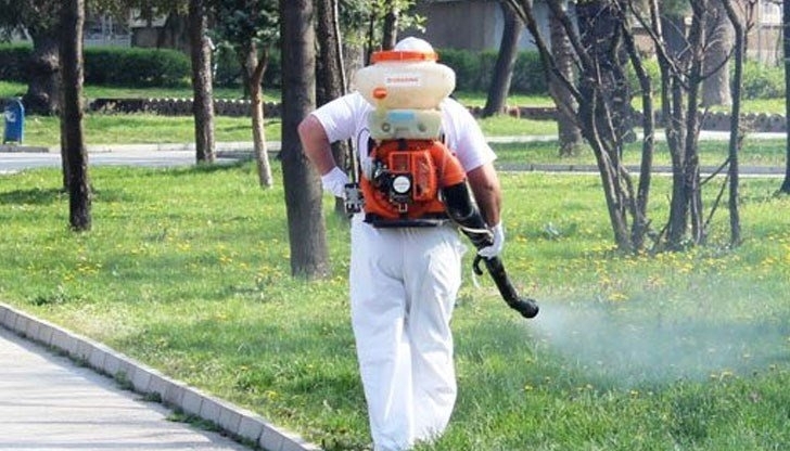 Пръскат срещу кърлежи и комари в Оряхово