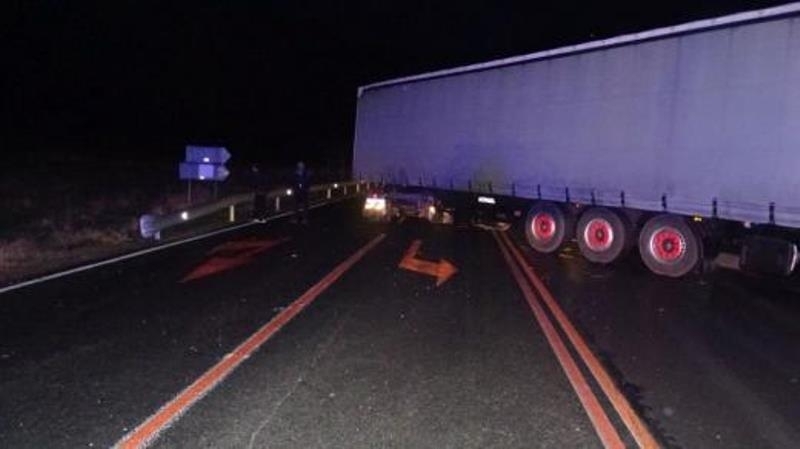 ТИР е катастрофирал край монтанското село Смирненски съобщиха от полицията