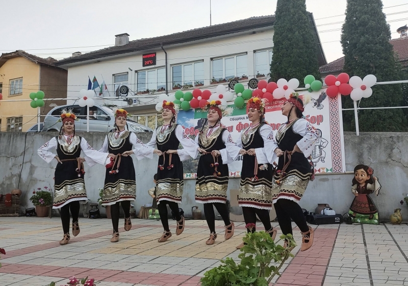 Празник на читалището в Смоляновци и фолклорен събор „Света Богородица“ събраха десетки в селото /снимки/