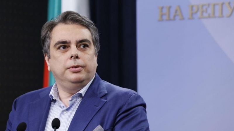 Докато консултациите при президента все още текат и макар да