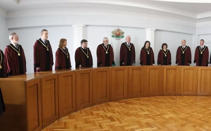 Президентът Румен Радев подава оставка днес пред Конституционния съд това