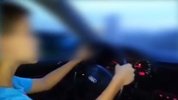 Полицаи са хванали тийнейджър зад волана в Мездра съобщиха от