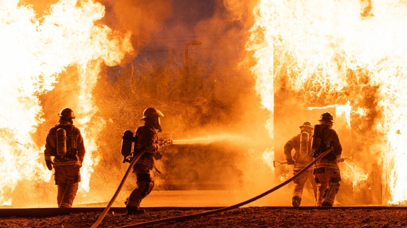 Шестима души загинаха а други шестима бяха ранени при пожар  избухнал