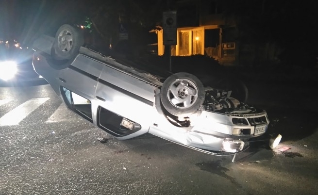 Лек автомобил е катастрофирал и се е преобърнал малко след