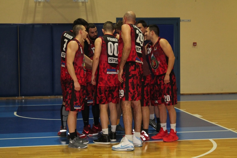 Отборът на Норт Уест Онлайн Машини загуби от Олд