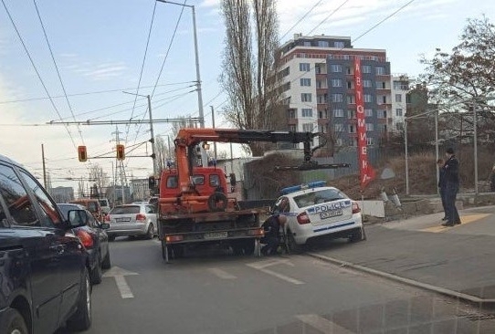 Паяк вдигна полицейска кола в София /снимка/