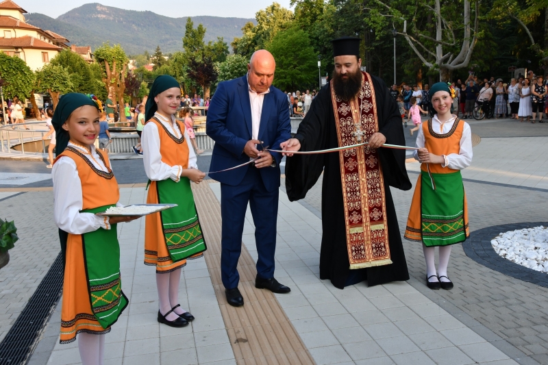 Откриха официално новия фонтан във Вършец /снимки/