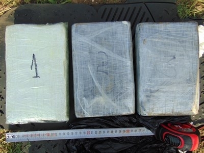 Три килограма висококачествен кокаин са открити в хода на операцията