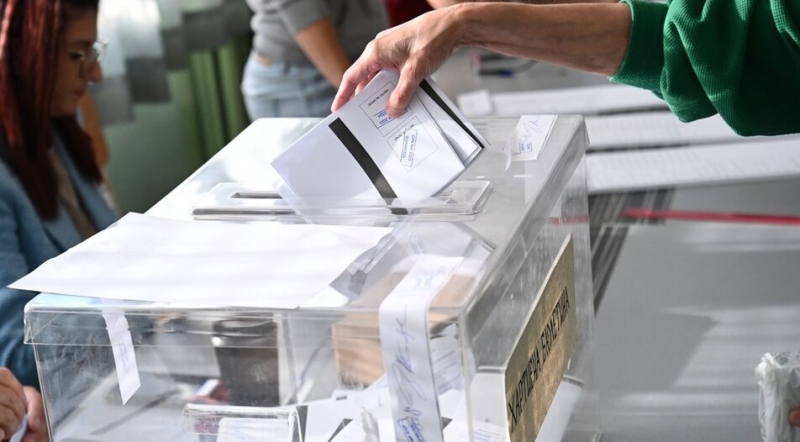 В секционна избирателна комисия в мездренското село Върбешница са свършили бюлетините, съобщиха