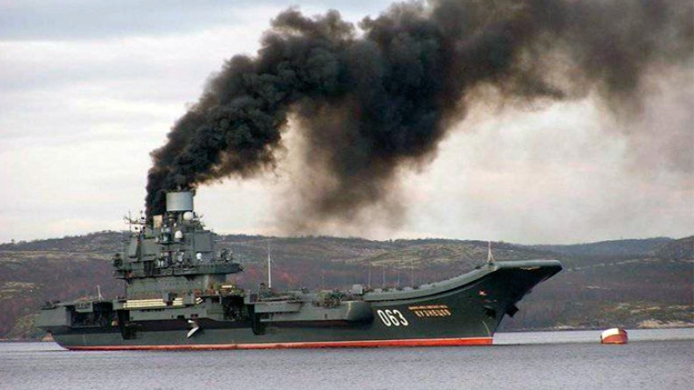 Пожар избухна днес на борда на единствения руски самолетоносач Адмирал Кузнецов