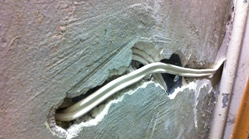 Нагли крадци са разфасовали къща в село Габаре за по малко