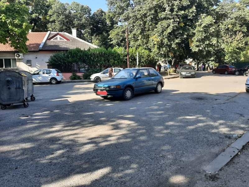Арабин в пустиня! Видинчанин заряза таратайка насред кръстовище, ядоса съгражданите си /снимки/