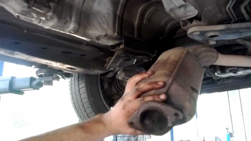 Апаш свали катализатора на кола в Лом съобщиха от полицията