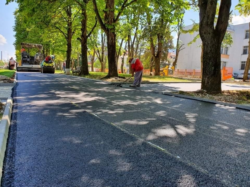 Напредва ремонтът на алеите към стадион Христо Ботев във Враца