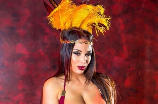 Запознайте се с Алиса Кейт която влиза в ролята на