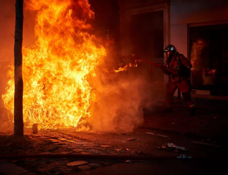 Човек е загинал а двама получават медицинска помощ заради погълнат