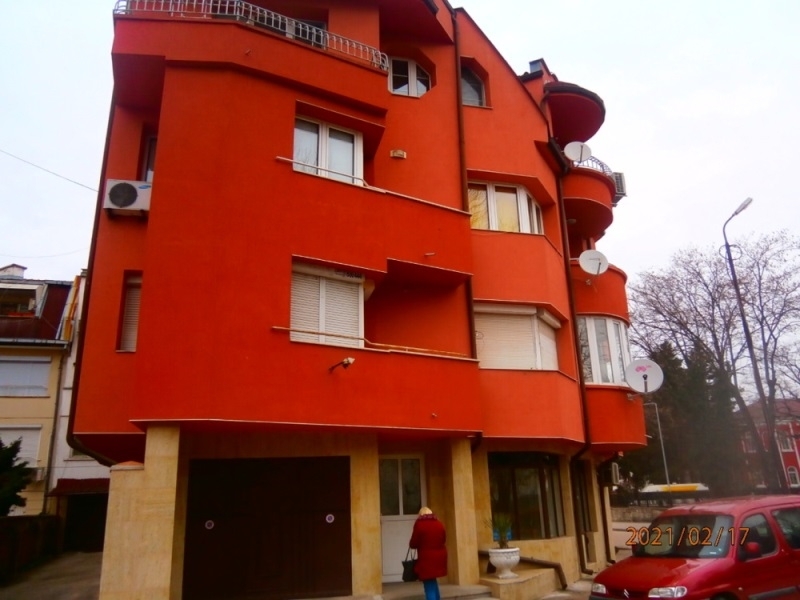 Частен съдебен изпълнител обяви за публична продан едностаен апартамент във