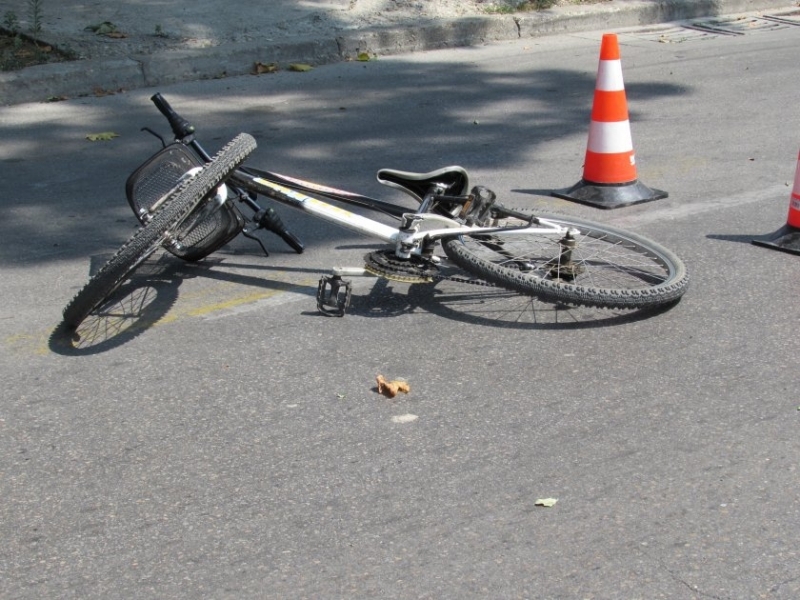 32 годишна велосипедистка е настанена в болница след катастрофа в Средец