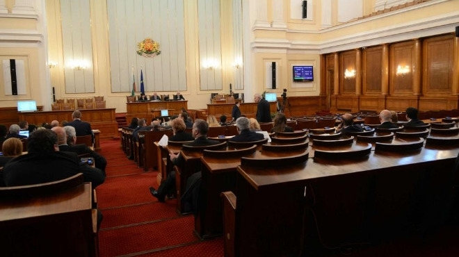 БСП и ДПС продължават да опъват нервите на мнозинството Социалистите