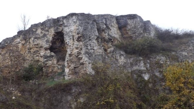 В село Царевец организираха акция по почистване на историческо място