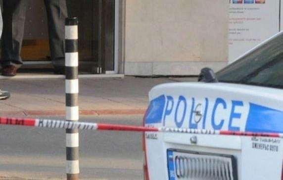 Отстраниха полицай, карал пиян и обиждал младежи
