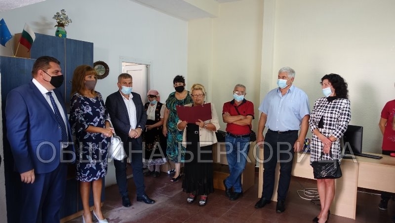 Откриха клуб за хора с увреждания в Берковица а лентата