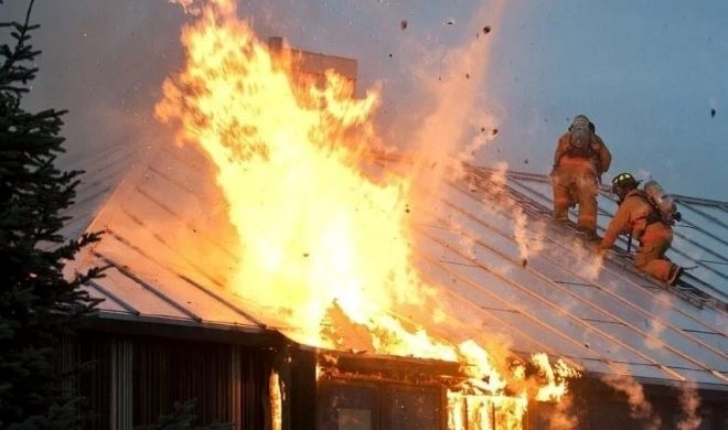 Огнен ад! Дядо предизвика пожар в дома си в мездренско село, щетите са големи