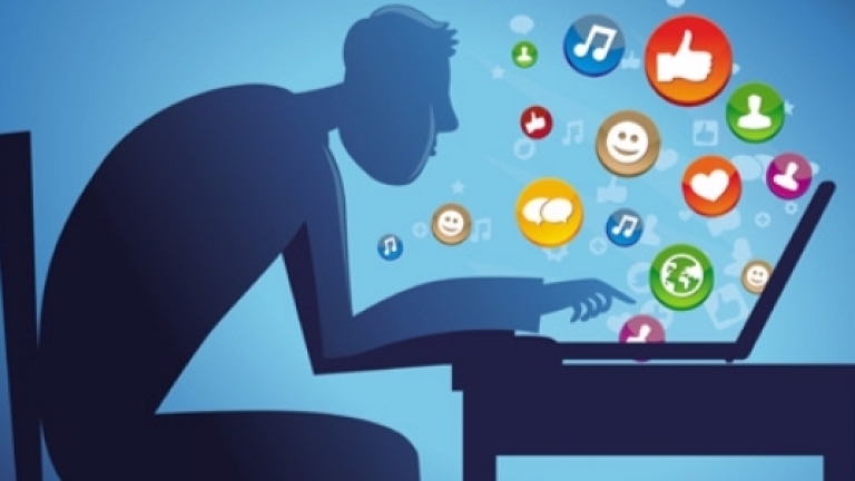 Социалните мрежи могат да бъдат пристрастяващи Много хора ежедневно прекарват