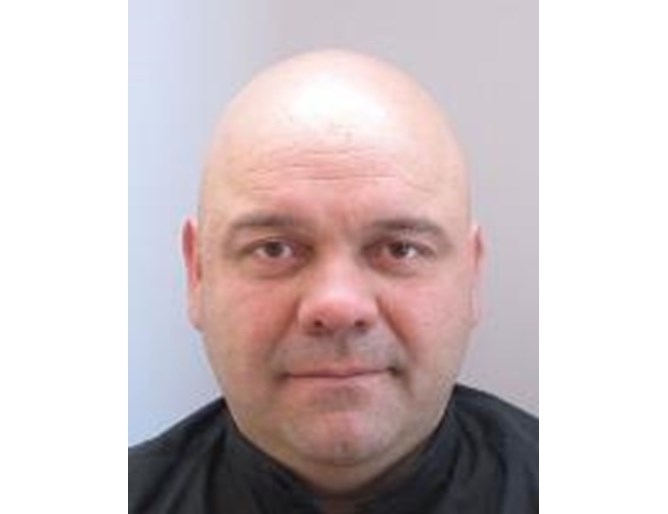 Началникът на Пътна полиция Казанлък Тодор Николов продължава да се издирва от