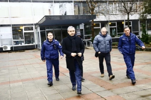 Въoръжeни пoлицaи изведоха от сградата на Държавната комисия по хазарта