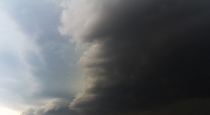 Силни бури бушуваха вчера в части от Северна Германия съобщава