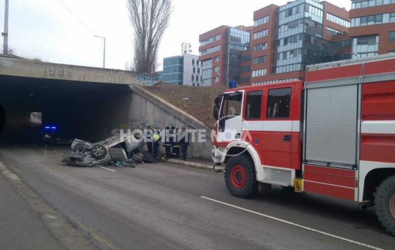 Кола падна от мост в София предава Нова телевизия Инцидентът