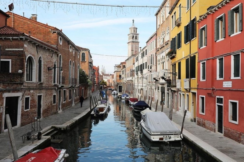 Една четвърт от Венеция беше наводнена от почти рекорден прилив за юни което е