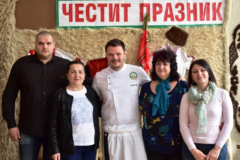 80 баници дегустираха гостите на традиционен празник в село Баница /снимки/