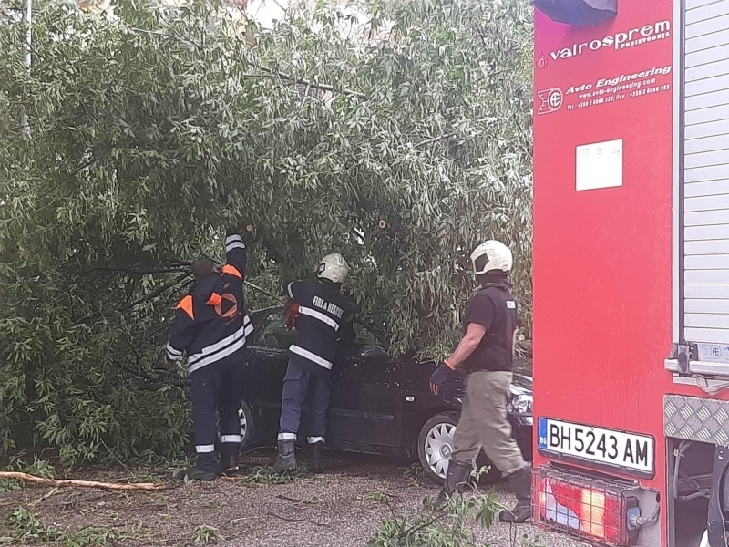 Силната буря която вилня вчера във Видин е нанесла сериозни