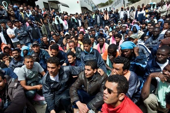 Търсещите убежище ще бъдат принудени да предават своите мобилни телефони