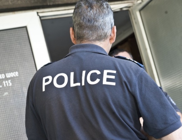 32 годишен мъж е задържан за кражба на автомобил и нападение