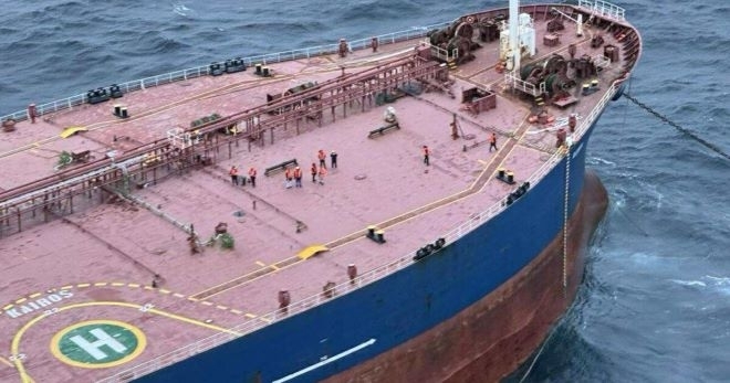 Днес започна операцията за обезопасяването и последваща буксировка на танкера