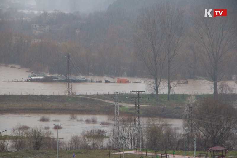 Гръмотевична буря удари Кърджалийско В Крумовград има локални наводнения в части