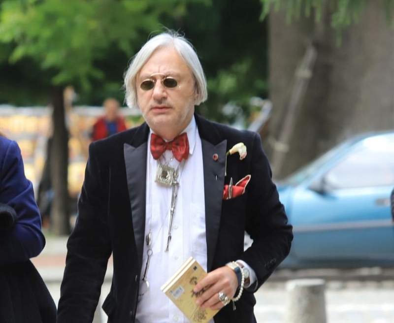 Светският хроникьор Любомир Милчев Денди е издъхнал днес след като бе