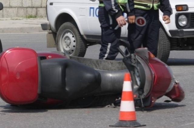 Младеж с мотопед е катастрофирал във Враца съобщиха от областната дирекция