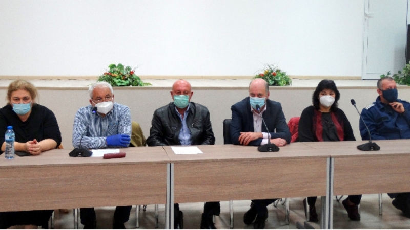 Областният управител на област Видин Момчил Станков и представители на