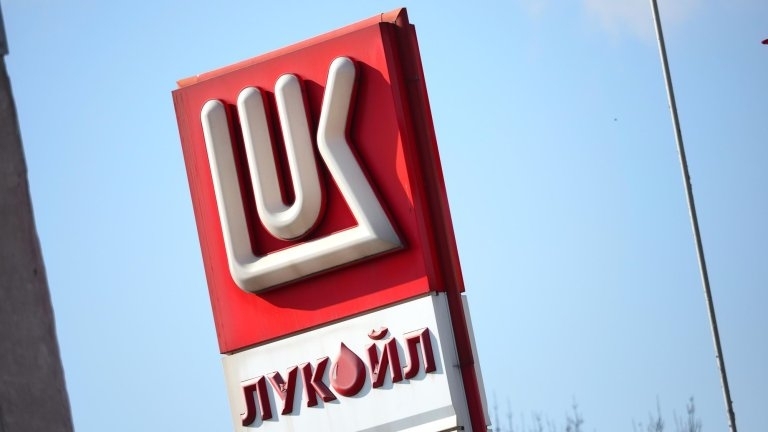 Обнародваха закона, свързан с „Лукойл“