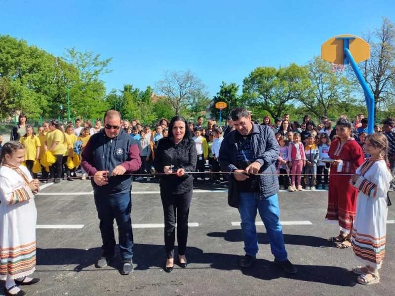 Днес в ОУ Св св Кирил и Методий в село