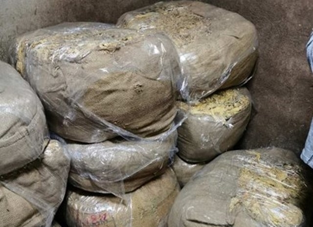 Бали с незаконен тютюн зазидани в тайник на мазе откриха