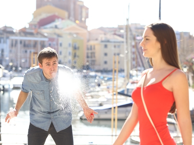 Женските гърди са магнетични Те са символът на женствеността Затова