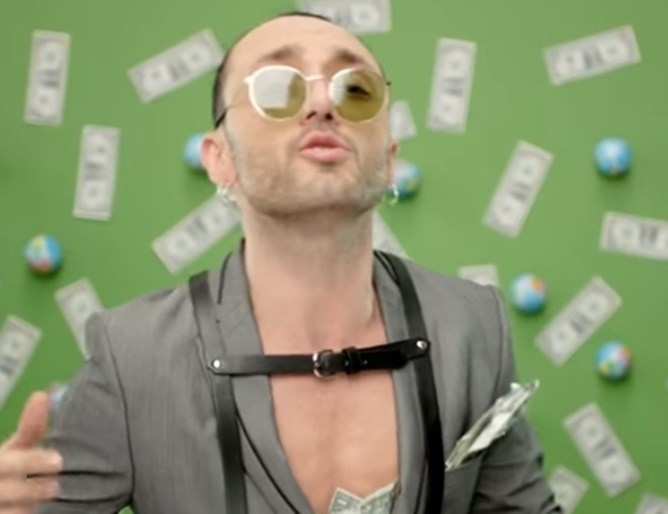 Турската поп звезда Мабел Матиз стана поредната обществена фигура срещу