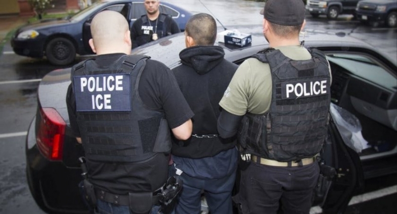 Пиян пешеходец е ударил полицаи в Бургас съобщиха от МВР Криминалното